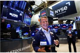 Phố Wall phục hồi nhẹ, Dow Jones 'lấy lại những gì đã mất' nhờ mức tăng gần 350 điểm