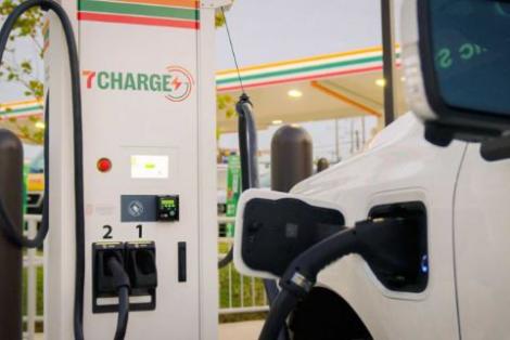 Sạc xe & bán lẻ: Mô hình tiện lợi thời xe điện