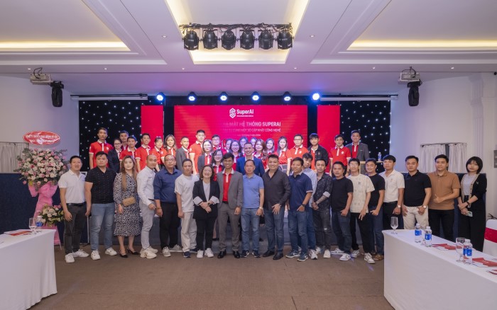 Khách mời, đối tác chụp hình lưu niệm tại sự kiện