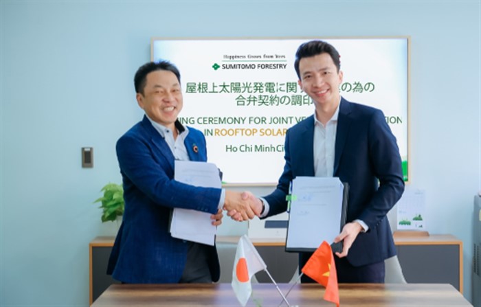 Lãnh đạo Liên doanh  CME Solar và Sumitomo Forestry  tại lễ ký kết hợp tác phát triển năng lượng  điện mặt trời tại Việt Nam