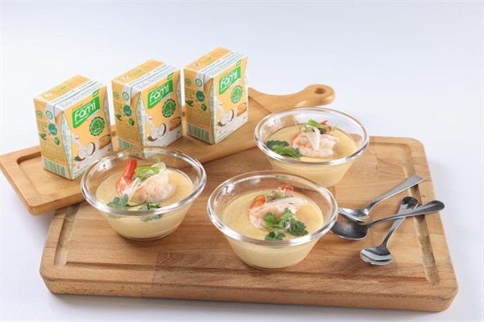Dùng Fami nguyên chất vị sữa dừa sẽ giúp món trứng hấp tôm thịt sữa đậu nành thơm ngon hơn  và đủ dinh dưỡng. Ảnh: NVCC