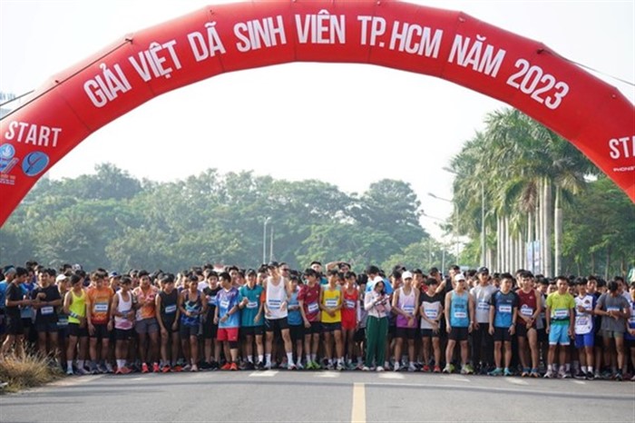 Khởi động bằng giải việt dã với sự tham gia của 3.000 học sinh, sinh viên