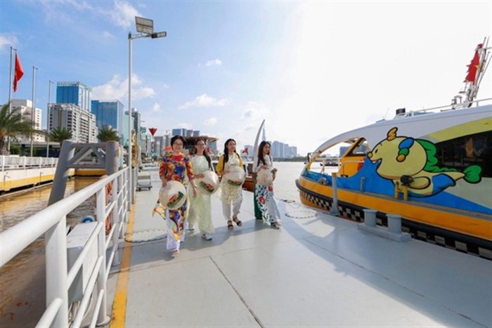 Du lịch đường sông là một trong những sản phẩm có nhiều tiềm năng hấp dẫn du khách